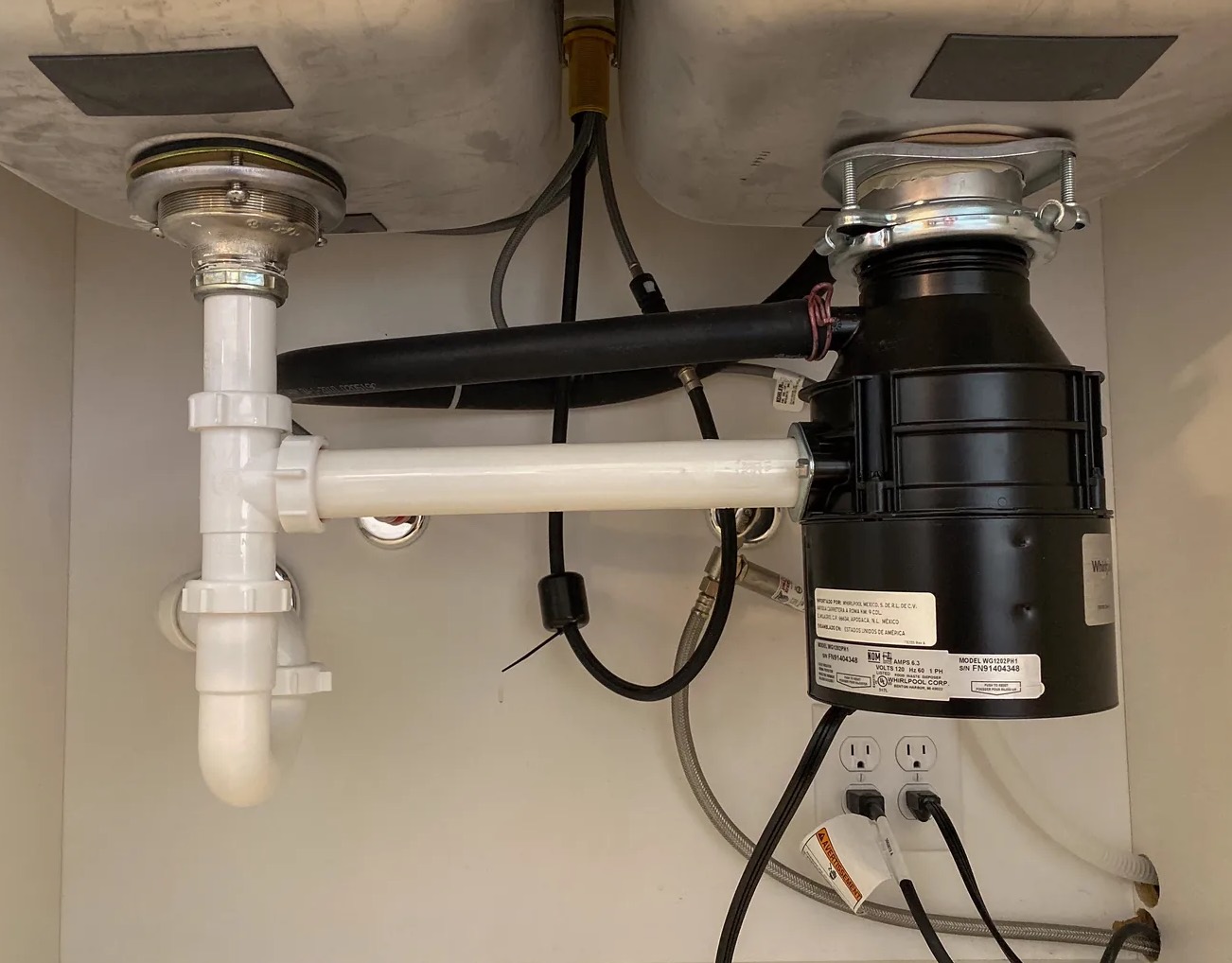 Leaky Garbage Disposal Cleanup in Federal Way, WA